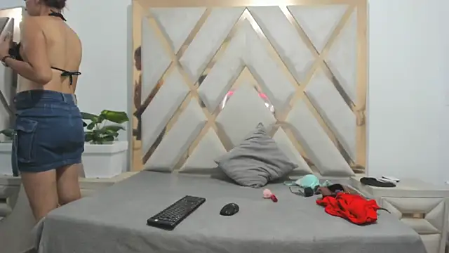 Selenaasm online show from March 16, 8:55 pm