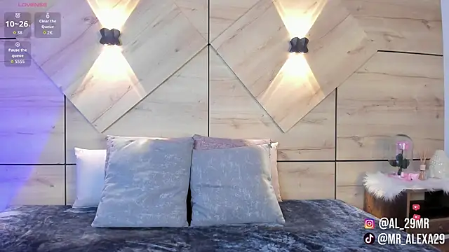 sussan fox  online show from February 17, 7:33 pm