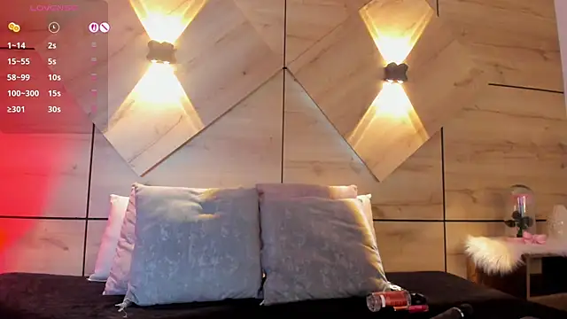 sussan fox  online show from April 11, 8:01 pm