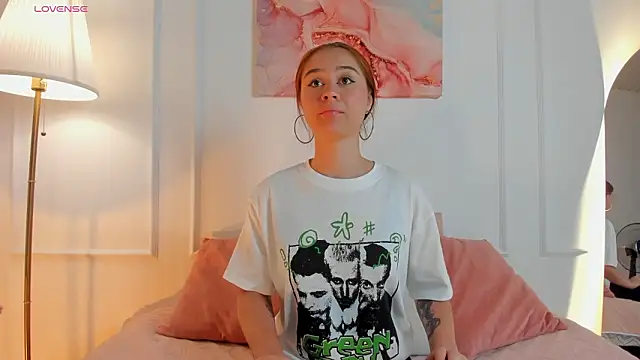 Amelia Saenz  online show from March 24, 9:26 pm