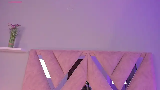 Amelia Saenz  online show from March 13, 8:03 pm