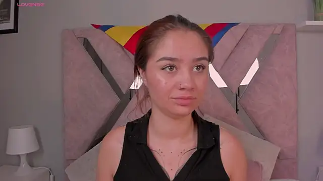 Amelia Saenz  online show from June 20, 1:38 pm