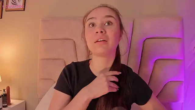 Snapshot of Amelia_Saenz_ chatting on February 22, 11:45 am Amelia Saenz online show from February 22, 11:45 am