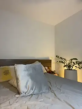 Lena-Williamss online show from April 22, 3:35 am