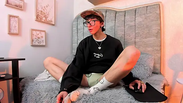 Cody Bloom online show from April 15, 5:13 am