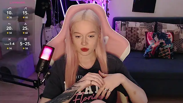 Snapshot of fantasy_lisa chatting on January 12, 1:56 am fantasy lisa online show from January 12, 1:56 am