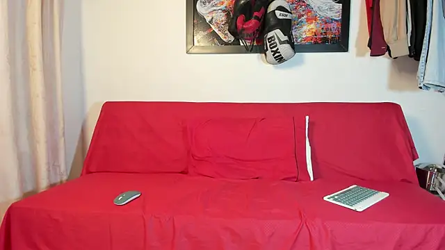 Reynoah online show from December 16, 9:41 pm