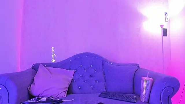 Taniandmarkos online show from December 14, 9:42 pm