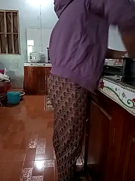 Snapshot of SweetBerry-91 chatting on December 15, 1:44 am SweetBerry-91 online show from December 15, 1:44 am