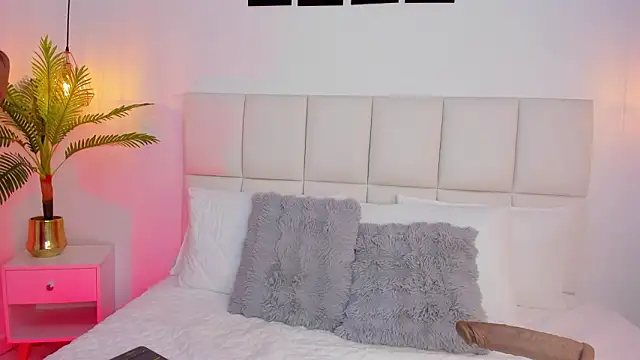  Stephany lee online show from February 5, 5:25 am