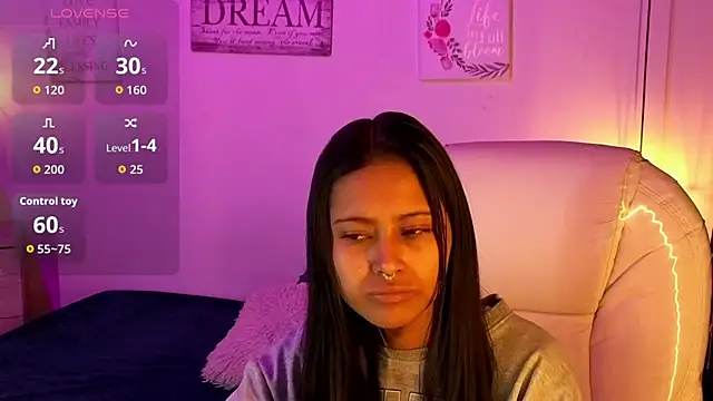 Snapshot of annie_and_ryan chatting on February 19, 3:58 am annie and ryan online show from February 19, 3:58 am