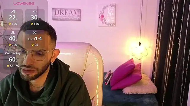 Snapshot of annie_and_ryan chatting on March 1, 4:45 am annie and ryan online show from March 1, 4:45 am