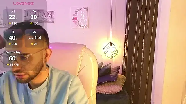 Snapshot of annie_and_ryan chatting on February 26, 4:45 am annie and ryan online show from February 26, 4:45 am