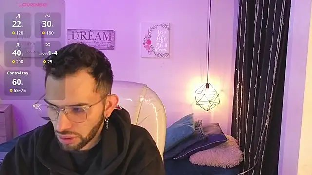 Snapshot of annie_and_ryan chatting on February 15, 4:24 am annie and ryan online show from February 15, 4:24 am