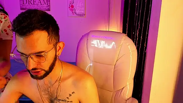 Snapshot of annie_and_ryan chatting on January 16, 4:16 am annie and ryan online show from January 16, 4:16 am