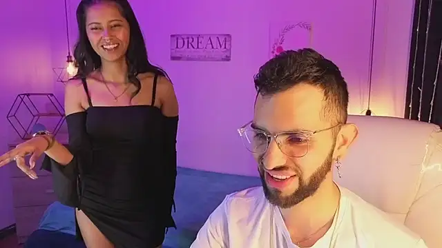 Snapshot of annie_and_ryan chatting on January 10, 4:08 am annie and ryan online show from January 10, 4:08 am