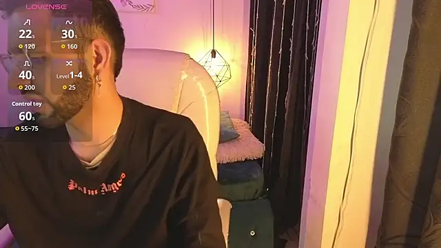 Snapshot of annie_and_ryan chatting on February 14, 4:02 am annie and ryan online show from February 14, 4:02 am