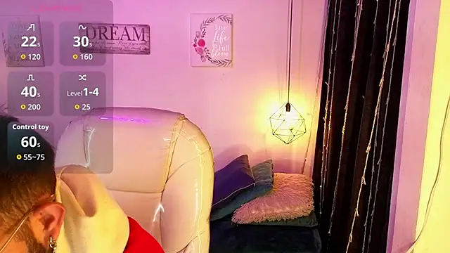 Snapshot of annie_and_ryan chatting on February 18, 4:32 am annie and ryan online show from February 18, 4:32 am