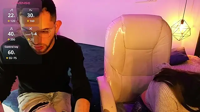 Snapshot of annie_and_ryan chatting on February 8, 5:05 am annie and ryan online show from February 8, 5:05 am