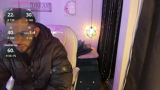 Snapshot of annie_and_ryan chatting on February 16, 5:06 am annie and ryan online show from February 16, 5:06 am