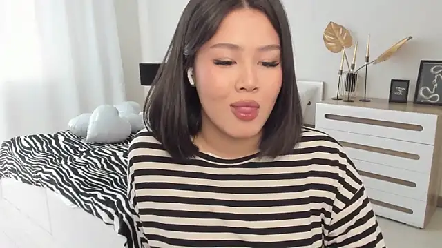 Brunette Charm online show from March 11, 11:15 am