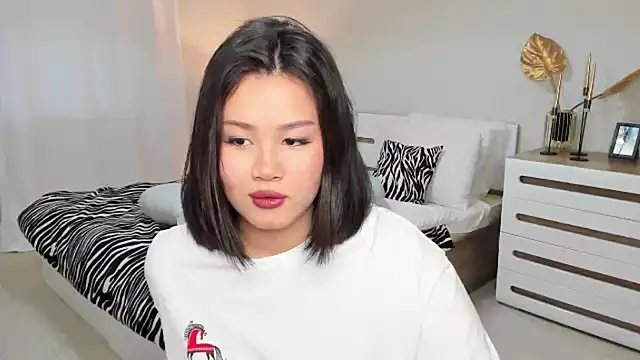 Brunette Charm online show from February 19, 10:56 am