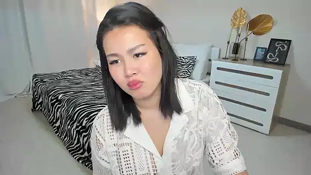 Brunette Charm online show from May 31, 4:24 pm