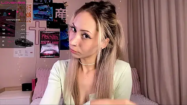 Snapshot of sun_under_skyy chatting on June 7, 2:39 am sun under skyy online show from June 7, 2:39 am