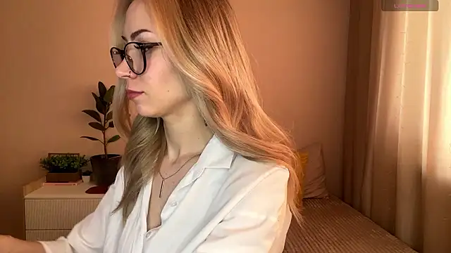 Snapshot of sun_under_skyy chatting on February 5, 7:59 am sun under skyy online show from February 5, 7:59 am