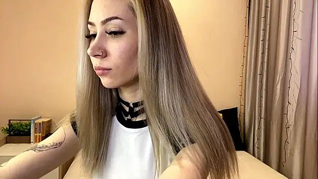 Snapshot of sun_under_skyy chatting on January 10, 8:53 am sun under skyy online show from January 10, 8:53 am