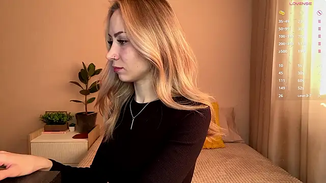 Snapshot of sun_under_skyy chatting on February 4, 8:42 am sun under skyy online show from February 4, 8:42 am