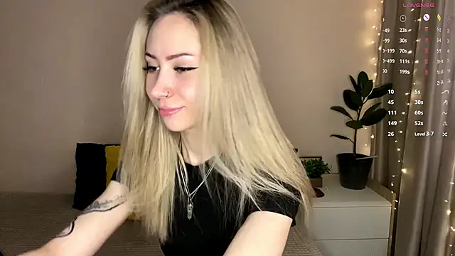 Snapshot of sun_under_skyy chatting on February 18, 2:09 am sun under skyy online show from February 18, 2:09 am