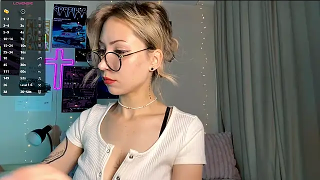 Snapshot of sun_under_skyy chatting on July 3, 4:30 am sun under skyy online show from July 3, 4:30 am