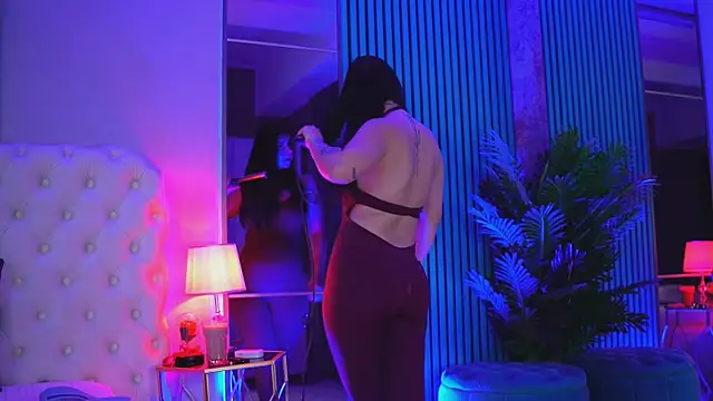 LexaRhodes online show from December 22, 3:45 pm