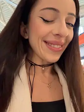 Snapshot of YeaLina chatting on December 16, 10:08 am YeaLina online show from December 16, 10:08 am