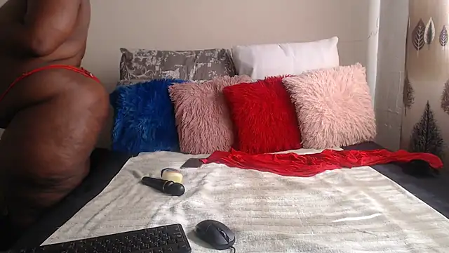 Snapshot of Hugecurvyass3xx chatting on July 8, 9:43 am Hugecurvyass3xx online show from July 8, 9:43 am
