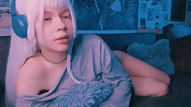 PeacchyPawss online show from April 9, 3:08 am