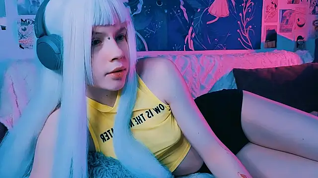 PeacchyPawss online show from February 21, 8:00 pm