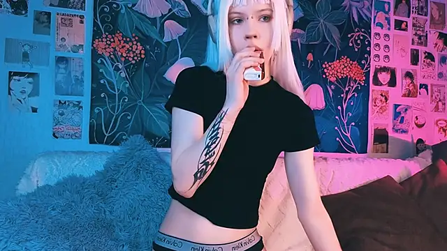 PeacchyPawss online show from December 23, 7:29 am