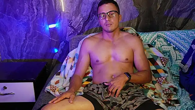 Snapshot of Sebas_Gerrero chatting on December 16, 1:10 am Sebas Gerrero online show from December 16, 1:10 am