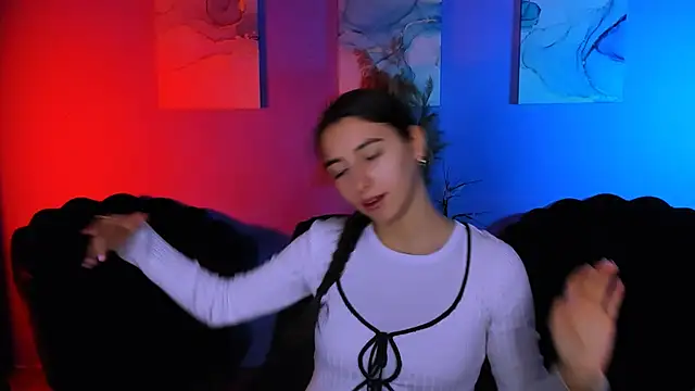 Snapshot of mila_firee chatting on December 15, 10:10 am mila firee online show from December 15, 10:10 am