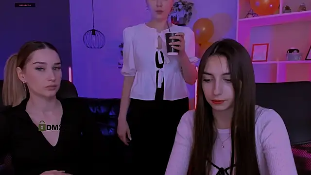 mila firee online show from April 3, 8:10 am