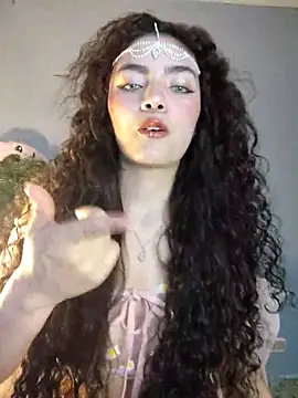 Snapshot of Alii_tay chatting on December 16, 9:02 am Alii tay online show from December 16, 9:02 am