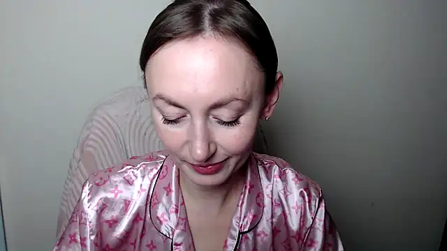 LiaSeass  online show from March 5, 1:30 pm