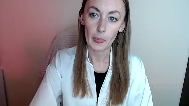 Snapshot of LiaSeass_ chatting on July 4, 12:53 pm LiaSeass online show from July 4, 12:53 pm