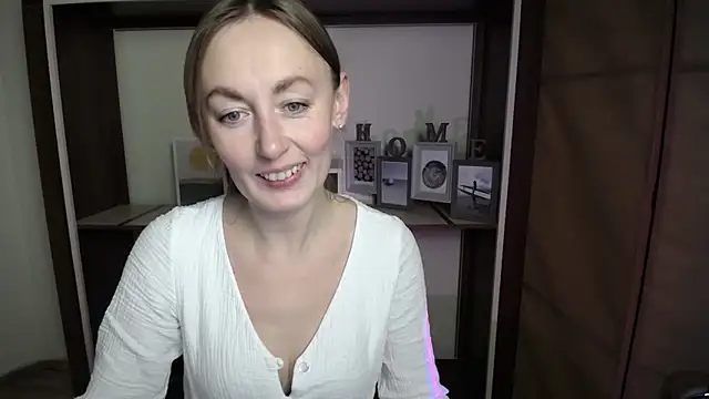 LiaSeass  online show from February 9, 3:32 pm