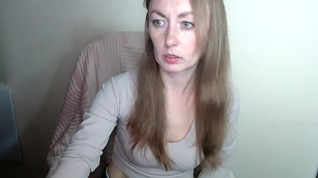 LiaSeass  online show from May 8, 12:20 pm