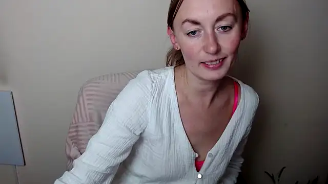 LiaSeass  online show from January 8, 12:00 pm