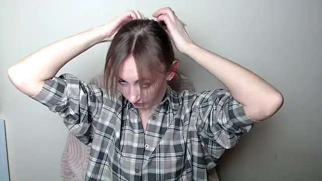 LiaSeass  online show from March 10, 1:15 pm