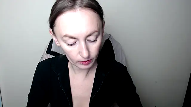 LiaSeass  online show from February 28, 12:49 pm